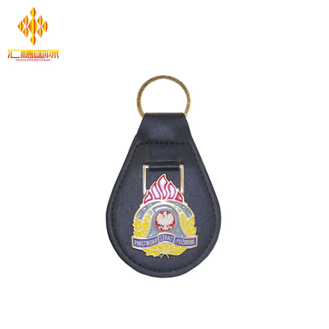 Sternf&ouml;rmiger, kreativer Schl&uuml;sselanh&auml;nger aus getrommeltem Leder