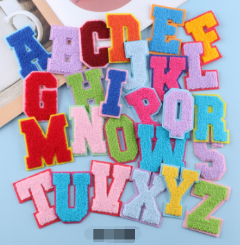 Изготовленная на заказ красочная нашивка из синели для полотенец с буквами